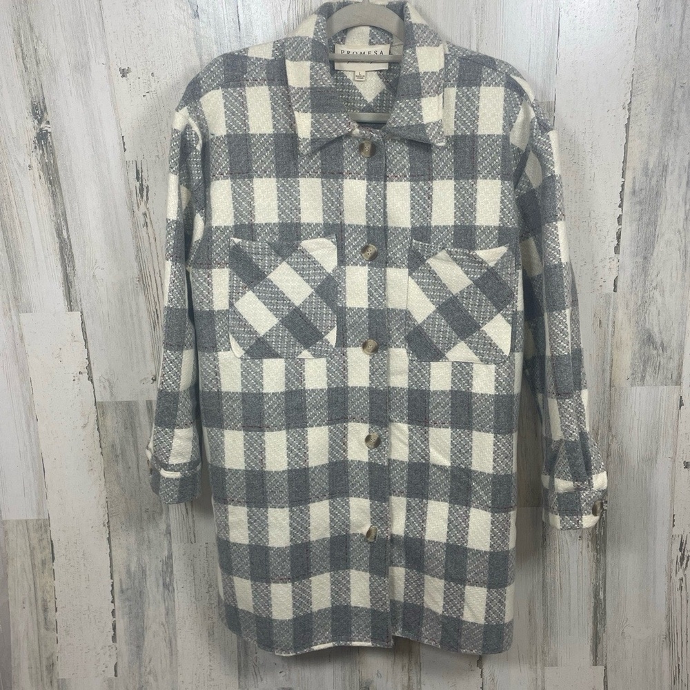 NWT PROMESA Barn Shacket size‎ L Grey White Plaid Button Front Overshirt Pockets